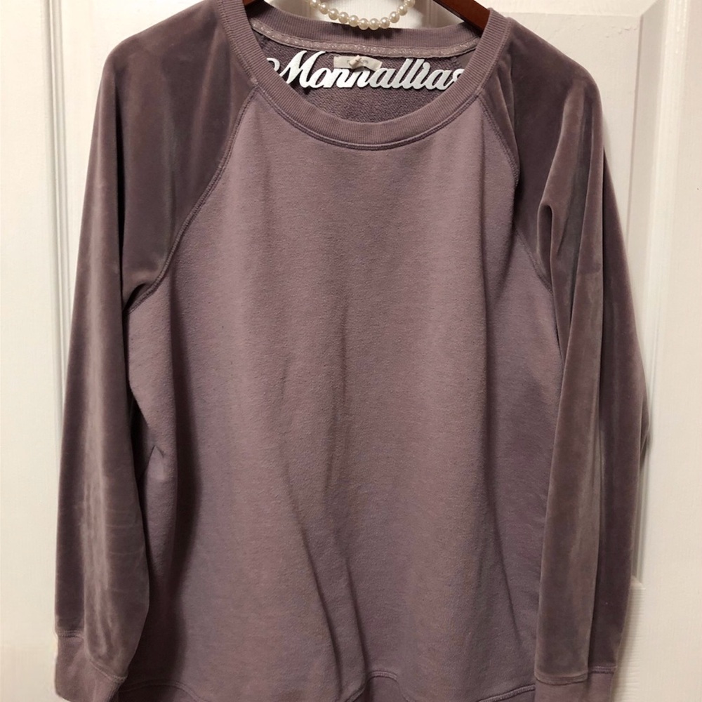 Maurices Plus Womens Mauve Velvet Long Sleeve Lounge Baseball Top SZ 1 - Picture 2 of 4
